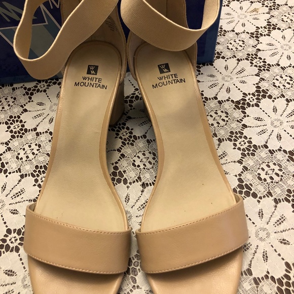 White Mountain tan sandals size 10 brand new in box - Picture 1 of 8